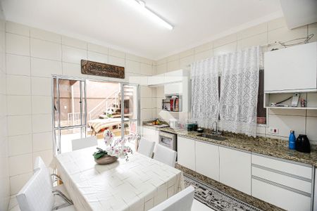 Casa para alugar com 200m², 3 quartos e 2 vagasCozinha