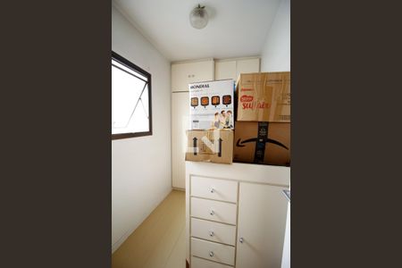 Apartamento à venda com 173m², 3 quartos e 2 vagas Apartamento à venda com 173m², 3 quartos e 2 vagasQuarto de Serviço