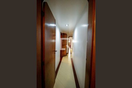 Apartamento à venda com 173m², 3 quartos e 2 vagas Apartamento à venda com 173m², 3 quartos e 2 vagasCorredor Quartos