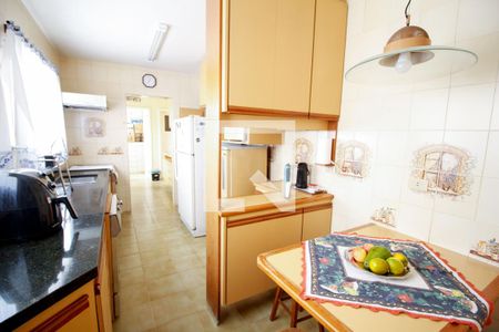 Apartamento à venda com 173m², 3 quartos e 2 vagas Apartamento à venda com 173m², 3 quartos e 2 vagasCozinha