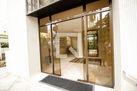 Apartamento à venda com 173m², 3 quartos e 2 vagas Apartamento à venda com 173m², 3 quartos e 2 vagasEntrada