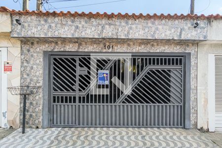 Casa à venda com 156m², 4 quartos e 2 vagas Casa à venda com 156m², 4 quartos e 2 vagasFachada