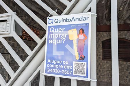 Casa à venda com 156m², 4 quartos e 2 vagas Casa à venda com 156m², 4 quartos e 2 vagasFachada