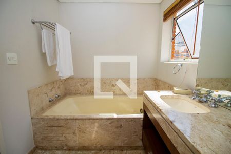 Apartamento para alugar com 117m², 2 quartos e 2 vagasBanheiro da Suíte
