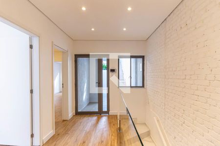 Casa para alugar com 241m², 3 quartos e 2 vagasCorredor 