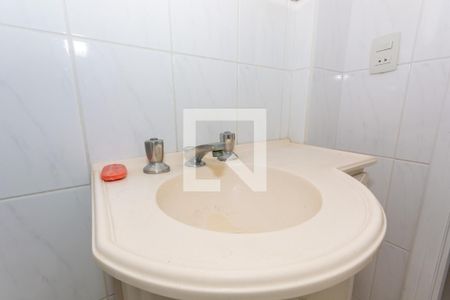 Banheiro Social de apartamento para alugar com 3 quartos, 58m² em Boa Vista, Curitiba
