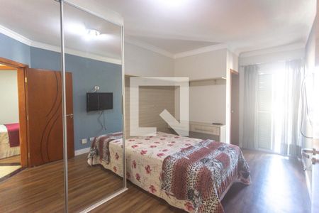 Casa à venda com 298m², 3 quartos e 5 vagasSuíte 2