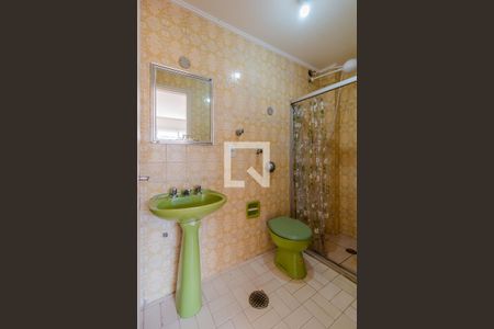 Banheiro de apartamento para alugar com 1 quarto, 50m² em Partenon, Porto Alegre