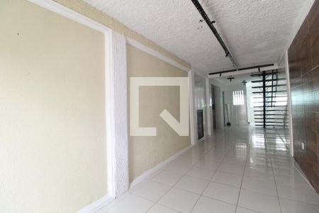 Sala de casa de condomínio para alugar com 2 quartos, 268m² em Freguesia de Jacarepaguá, Rio de Janeiro