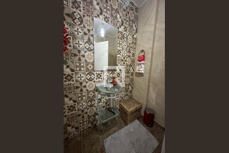 Casa de condomínio à venda com 350m², 4 quartos e 2 vagasLavabo