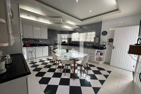 Casa de condomínio à venda com 350m², 4 quartos e 2 vagasCozinha