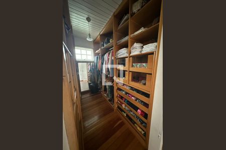Casa de condomínio à venda com 350m², 4 quartos e 2 vagasCloset da suíte master