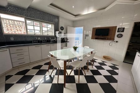 Casa de condomínio à venda com 350m², 4 quartos e 2 vagasCozinha