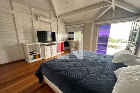 Casa de condomínio à venda com 350m², 4 quartos e 2 vagasSuíte master