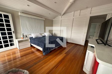 Casa de condomínio à venda com 350m², 4 quartos e 2 vagasSuíte master