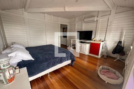 Casa de condomínio à venda com 350m², 4 quartos e 2 vagasSuíte master