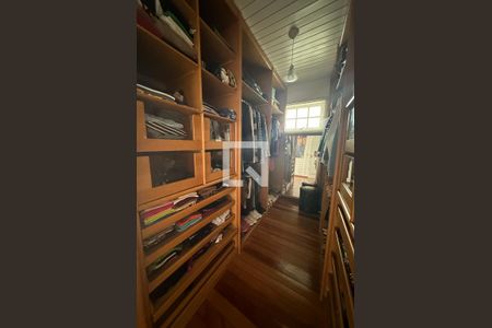 Casa de condomínio à venda com 350m², 4 quartos e 2 vagasCloset da suíte master
