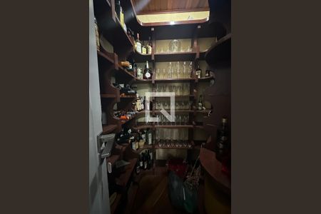 Casa de condomínio à venda com 350m², 4 quartos e 2 vagasAdega