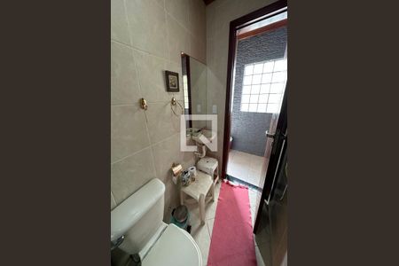 Casa de condomínio à venda com 350m², 4 quartos e 2 vagasBanheiro area externa