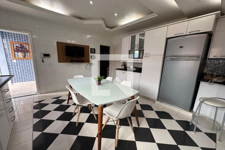 Casa de condomínio à venda com 350m², 4 quartos e 2 vagasCozinha