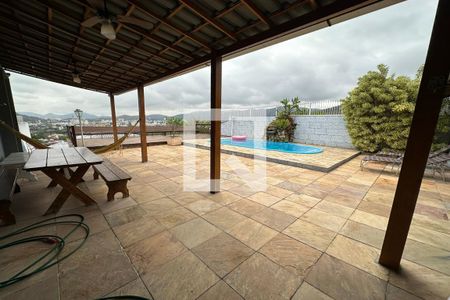 Casa de condomínio à venda com 350m², 4 quartos e 2 vagasTerraço