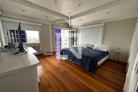 Casa de condomínio à venda com 350m², 4 quartos e 2 vagasSuíte master