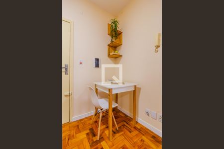 Sala de kitnet/studio para alugar com 1 quarto, 32m² em Menino Deus, Porto Alegre