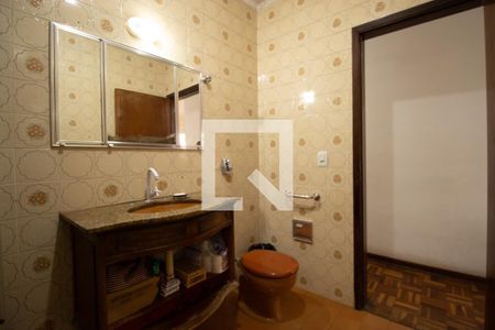 Casa à venda com 300m², 4 quartos e 4 vagasBanheiro 2