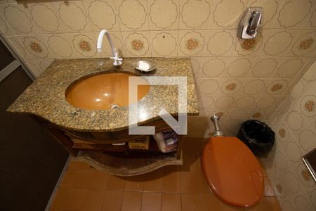 Casa à venda com 300m², 4 quartos e 4 vagasBanheiro 2