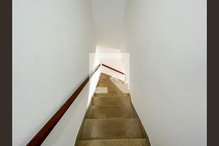 Casa à venda com 90m², 4 quartos e 1 vagaEscada