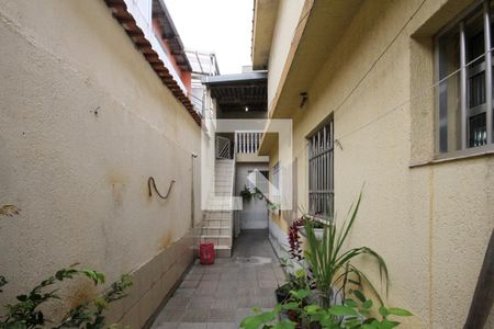 Casa para alugar com 107m², 2 quartos e 2 vagas Casa para alugar com 107m², 2 quartos e 2 vagasCorredor Lateral