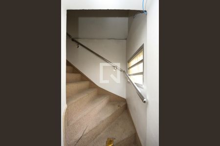 Casa para alugar com 107m², 2 quartos e 2 vagas Casa para alugar com 107m², 2 quartos e 2 vagasEscada