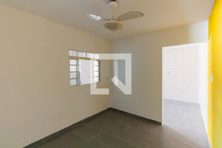 Sala de casa para alugar com 2 quartos, 59m² em São Lucas, São Paulo