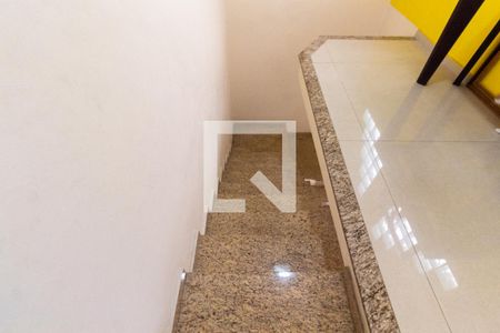 Casa à venda com 166m², 4 quartos e 1 vagaEscada