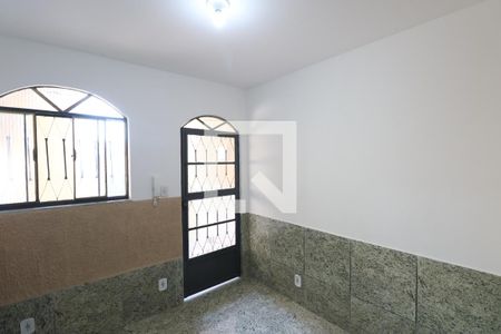 Sala de casa para alugar com 2 quartos, 60m² em Vila Iara, São Gonçalo