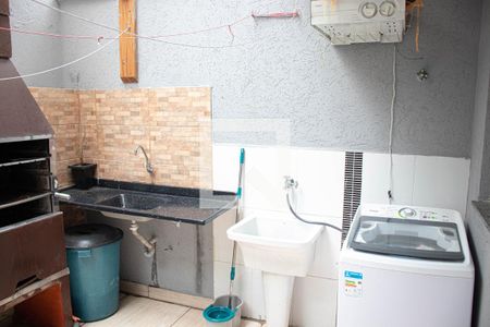 Casa à venda com 110m², 3 quartos e 2 vagas Casa à venda com 110m², 3 quartos e 2 vagasChurrasqueira