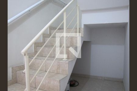 Casa para alugar com 110m², 3 quartos e 2 vagasEscada