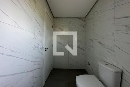 Casa à venda com 141m², 2 quartos e 2 vagasBanheiro da Suíte 2