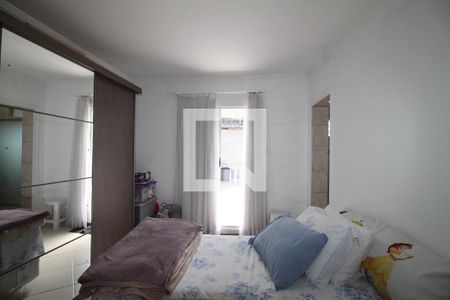 Casa à venda com 125m², 2 quartos e 2 vagasQuarto Suíte 2 - cortina aberta