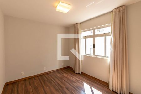Quarto 1 de apartamento para alugar com 3 quartos, 117m² em Santo Antônio, Belo Horizonte