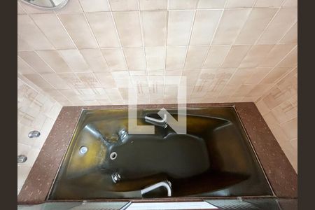 Casa à venda com 500m², 5 quartos e 6 vagasBanheiro Quarto 4