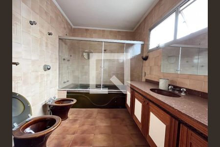 Casa à venda com 500m², 5 quartos e 6 vagasBanheiro Quarto 4