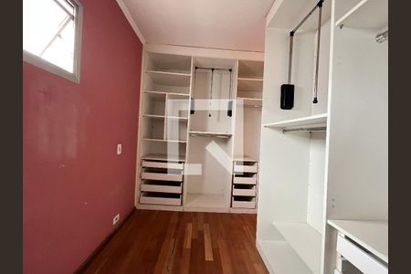 Casa à venda com 500m², 5 quartos e 6 vagasCloset Quarto 4