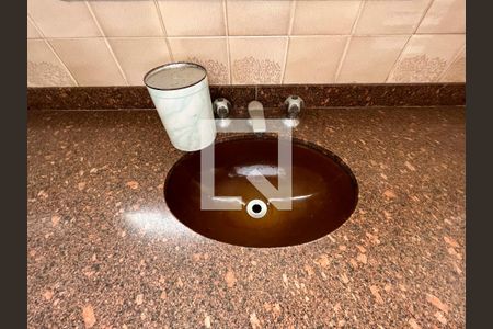 Casa à venda com 500m², 5 quartos e 6 vagasBanheiro Quarto 4