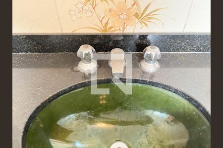 Casa à venda com 500m², 5 quartos e 6 vagasBanheiro Quarto 2