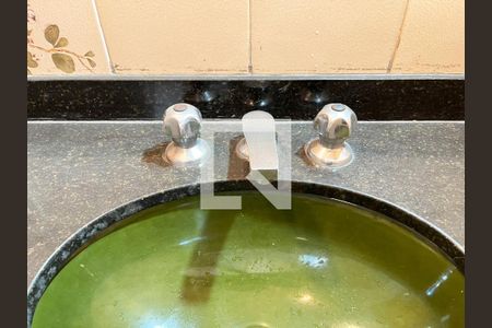 Casa à venda com 500m², 5 quartos e 6 vagasBanheiro Quarto 1