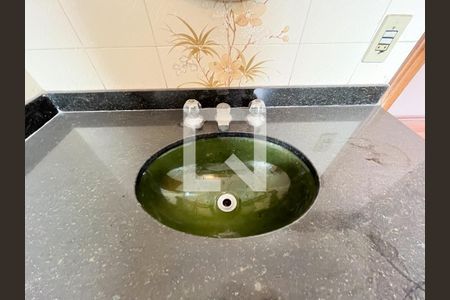 Casa à venda com 500m², 5 quartos e 6 vagasBanheiro Quarto 2