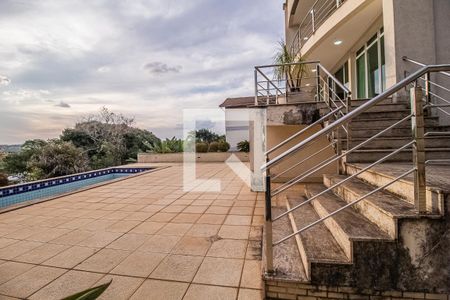Casa à venda com 750m², 6 quartos e 8 vagas Casa à venda com 750m², 6 quartos e 8 vagasPiscina