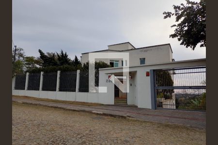 Casa à venda com 750m², 6 quartos e 8 vagas Casa à venda com 750m², 6 quartos e 8 vagasFachada