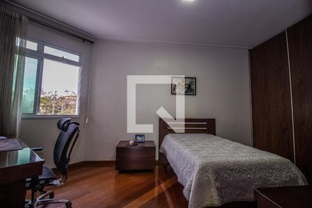 Casa à venda com 750m², 6 quartos e 8 vagas Casa à venda com 750m², 6 quartos e 8 vagasQuarto 3